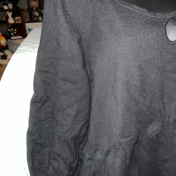 Peter Nygard Keyhole Sweater - Picture 4 of 10